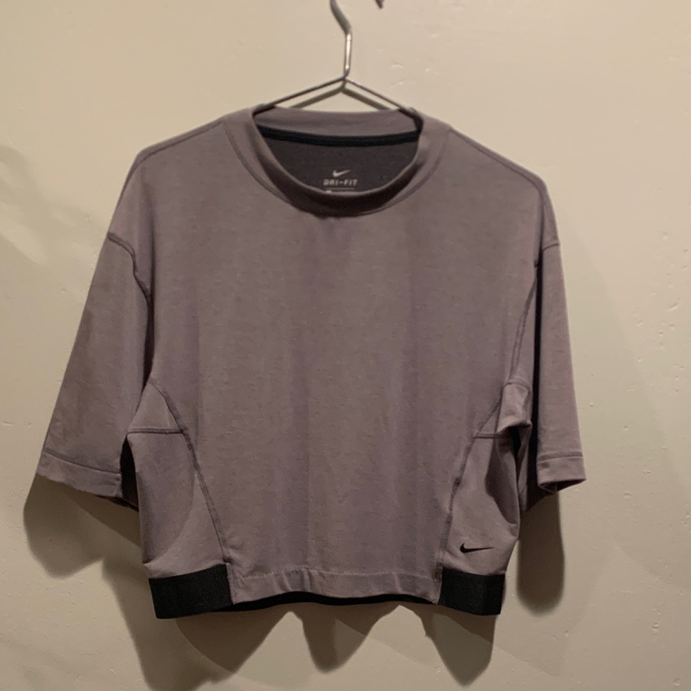 Nike Gray Charcoal Women’s Cropped  Dri-FIT Charcoal Short Sleeve Oversized Top